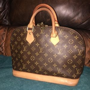 Louis Vuitton Alma Handbag 💯% authentic